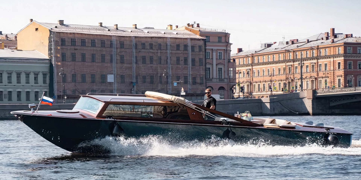 Аренда катера премиум класса Консулв Санкт-Петербурге